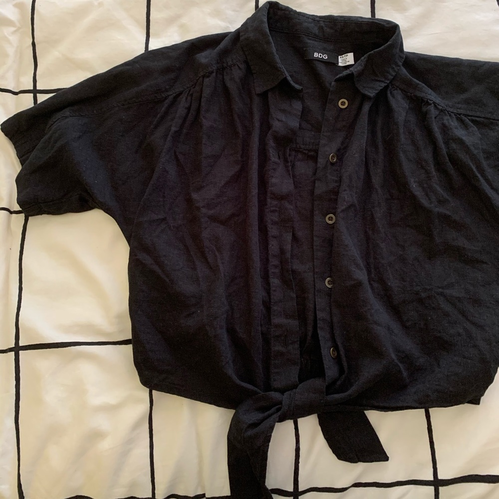 urban outfitters button down top w tie at bottom